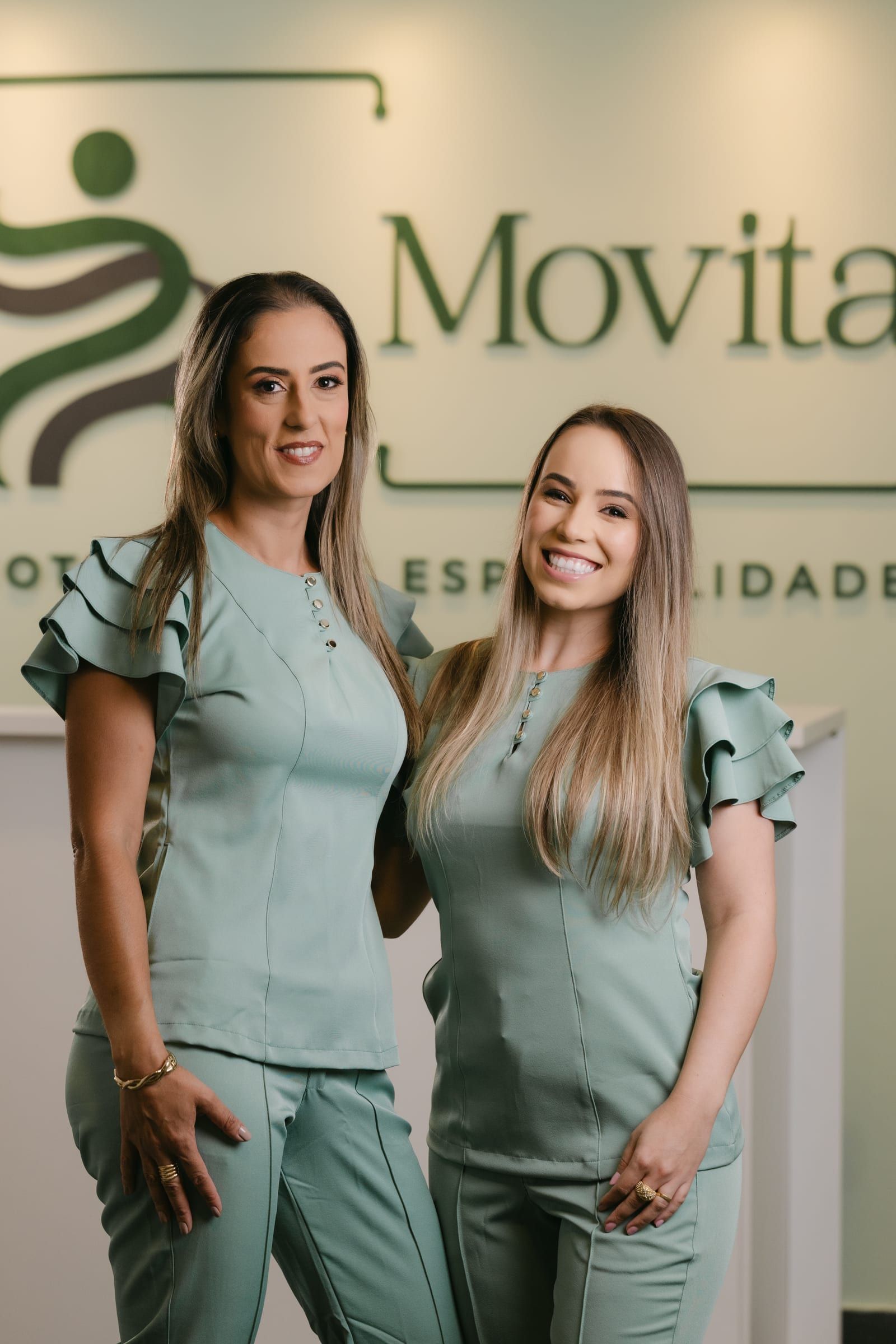 As duas fisioterapeutas fundadoras da Movita na recepção da clínica, no Barreiro